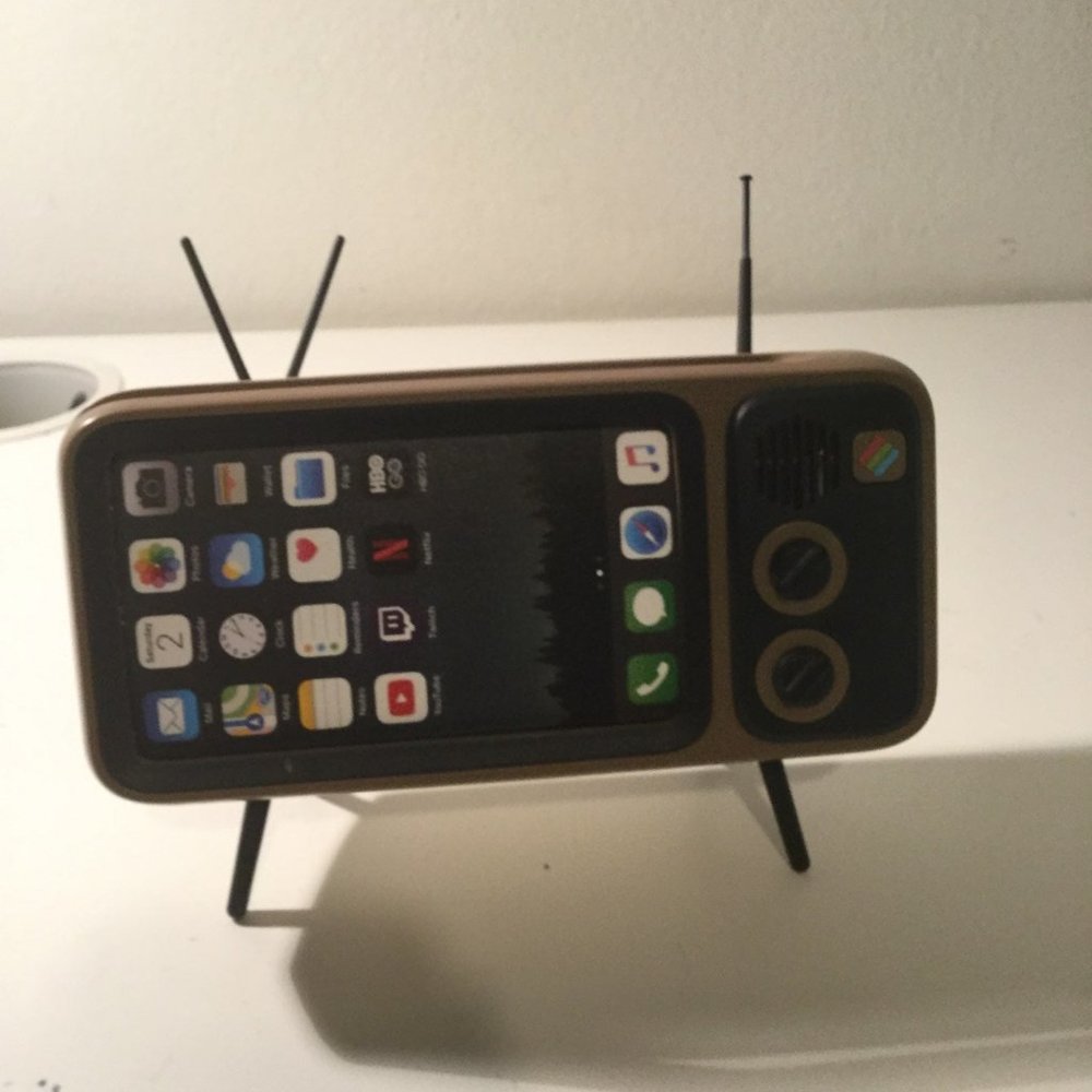 Retroduck Retro Style iphone Dock - Picture 2 of 6